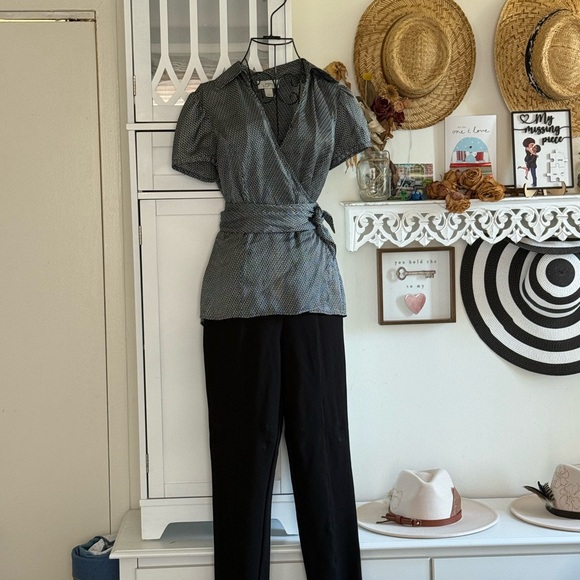 Elegant Anne Taylor silk wrap top and straight leg Anne Klein pants - Picture 1 of 2